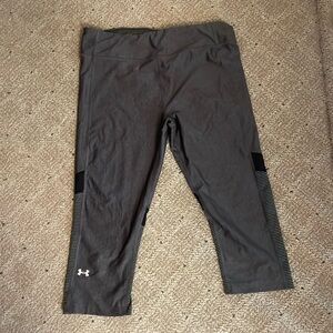 Under Armour Heat Gear compression capri style grey and black leggings LG